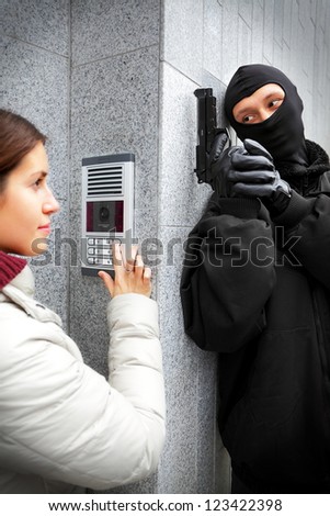 Video intercom in the entry of a house