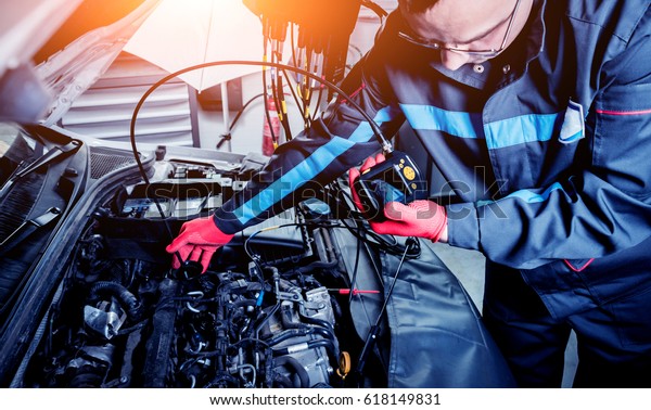 Video investigate. Engine diagnostics. Car\
repair. Service station.