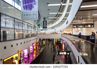 Flughafen Wien Schwechat Images Stock Photos Vectors Shutterstock