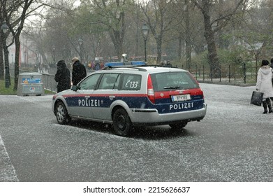 VIENNA, AUSTRIA — NOVEMBER 22, 2008: Ford Mondeo Mk 3 Austrian Police Car In The Winter Snow Capital City Street On Duty