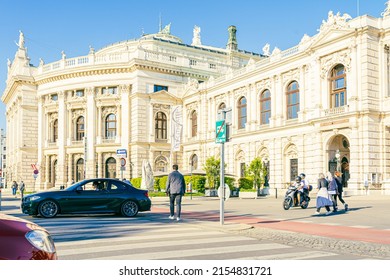 Vienna City Spring Landscape. State Vienna Opera House. Spring Season, Sunny Day. Photo Postcard Of European Capital, Architectural Sights. Austria, Vienna 05 2022