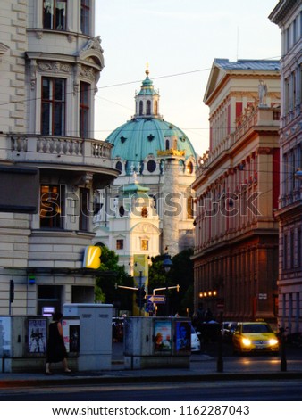 Foto Bild Karlskirche Wien im Abendlicht