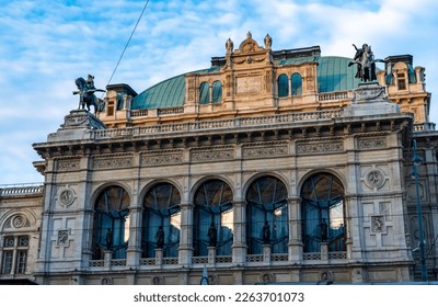 Vienna Operahouse (Wiener Staatsoper) at dusk.