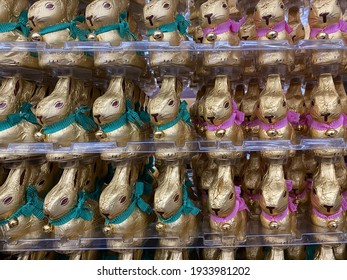 Viersen, Germany - March 1. 2021: Closeup Of Group Many Lindt Chocolate Easter Bunnies Stapled In A Row In Shelf Of German Supermarket (focus On Center Of Central Row)