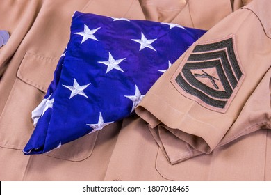 Vietnam Vet Marine Gunnery Sergeant Uniform With American Flag 