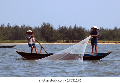 15,772 Vietnamese Fishermen Stock Photos, Images & Photography ...