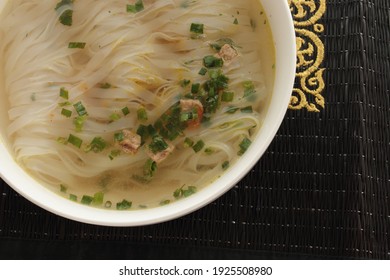 Vietnamese Instant Pho Rice Noodles In White Bowl