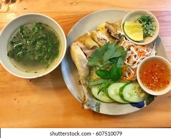 Vietnamese Steamed Rice With Boiled Chicken 