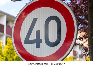 view of the 40 km speed limit sign in the city