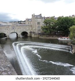 View from above in a street towards a Pulteney Bridge over the river Avon