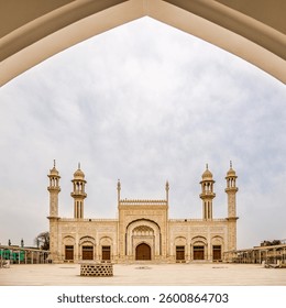View at the Al-Sadiq mosque in the streets of Bahawalpur in Pakistan