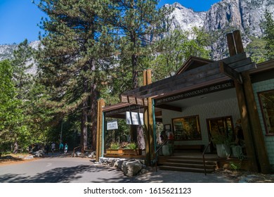 View Of Ansel Adams Gallery In Yosemite Village, Yosemite National Park, UNESCO World Heritage Site, California, USA, North America 1-11-19