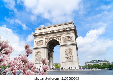 view of Arc de Triomphe landmark at spring, Paris, France