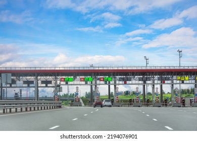 View With Arriving Cars At The Entrance To The Toll Road, Limited By The Barrier. Cashless Payment Transponder, Speed Limit Signs