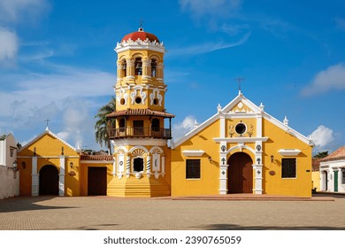 Vista de la hermosa iglesia histórica de Santa Bárbara (Iglesia de Santa Bárbara) Santa Cruz de Mompox en