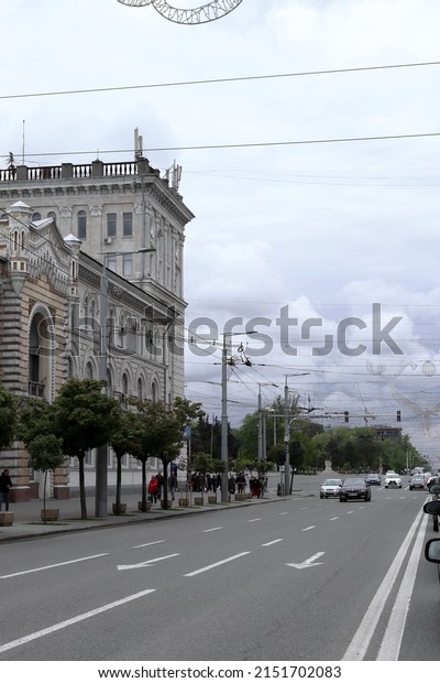View from the car to the main square of Chisinau.\
Stefan cel Mare Boulevard and the Grand National Assembly Square.\
On 29 april, 2022.