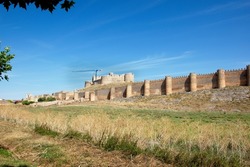 Vue Sur Le Château Du Village De Berlanga De Duero, Province De Soria. Construit Entre Le XVe Et Le XVIe Siècle, Il Devint Une Forteresse D'artillerie.