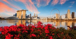 Vista Del Centro De Singapur: Hotel En Marina Bay Sands, Volante, Museo De Arte Y Superbosque
