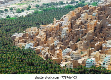 View to the city of Seiyun in Hadramaut valley, Yemen. - Powered by Shutterstock