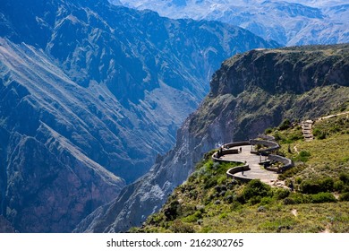 Vista del Cañón Colca en Perú. Es uno de los cañones más profundos del mundo. Hermosa naturaleza en América Latina.