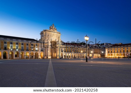 View of the Commerce Square (Praca do Comercio) and the Rua Augusta triumphal arch, in the city of Lisbon, Portugal, at dusk.