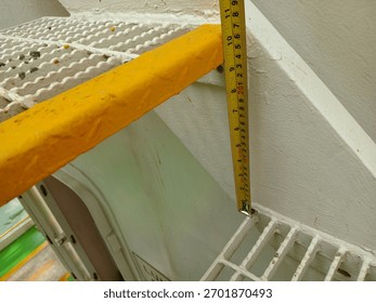 view dimensional gap step ladder including cover. view degre ladder