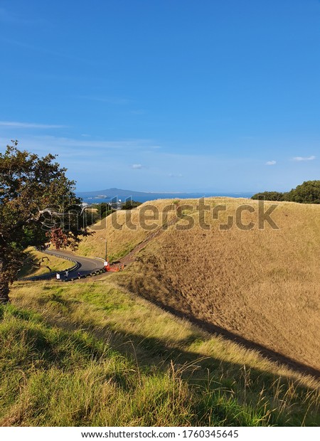 A view of the dormant volcano Mount Edent,\
Auckland, New Zealand