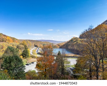 A View East From The Horseshoe Curve