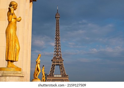 View of the Eiffeltower in Paris, France, with golden statues in front
