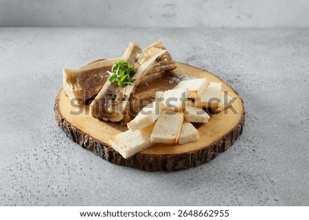 A view of an entree of bone marrow.