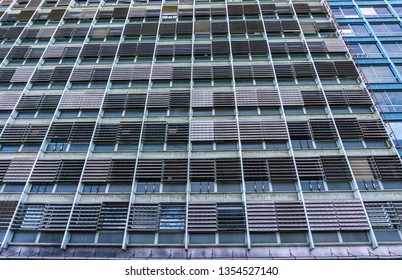 View of the facade of a multistory building.