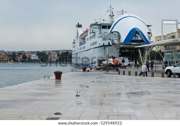 A view of the ferry boat carrying\
luggage in Zadar / the ferry boat carrying\
luggage