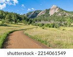 View of the Flatiron Peaks in Chautauqua Park in Boulder, Colorado