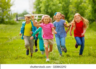 5,572 Kids behind view Images, Stock Photos & Vectors | Shutterstock