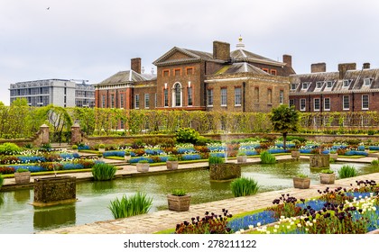View of Kensington Palace in London - England