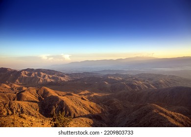 View from the Keys View in Joshua Tree National Park in California约书亚树国家公园山景黄昏日落