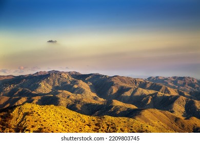 View from the Keys View in Joshua Tree National Park in California约书亚树国家公园山景黄昏日落