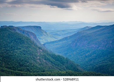 View of the Linville Gorge from Hawksbill Mountain, in Pisgah National Forest, North Carolina.