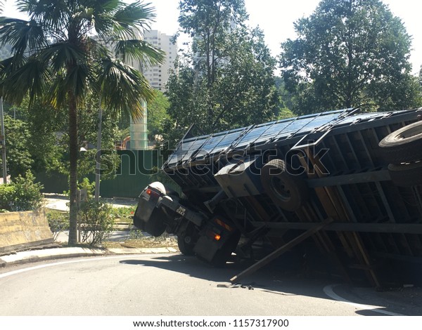 view of a\
lorry accident in the middle of the\
road