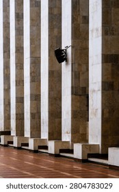 A view from a low angle of the architectural design of towering concrete columns with the same rhythm and forming a modern and elegant spatial composition.