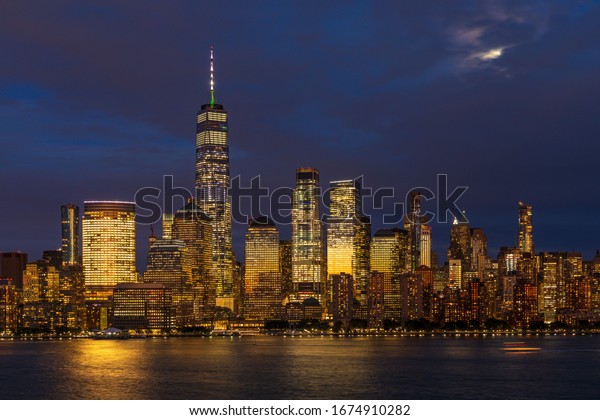 View to Midtown Manhattan with full moon from\
Exchange Place, New Jersey,\
USA
