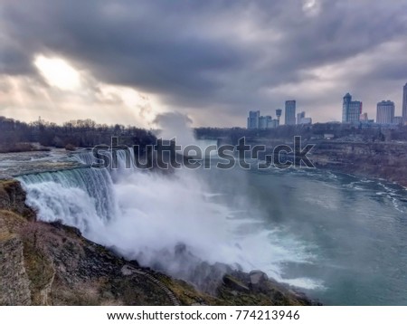 view of niagria falls from the United States side