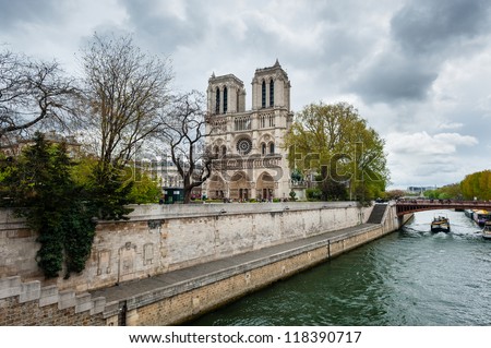 Notre Dame Kathedrale und Sena Fluss