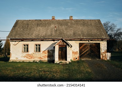 A View Of An Old Abandoned House With The Morning Sun Shining On It