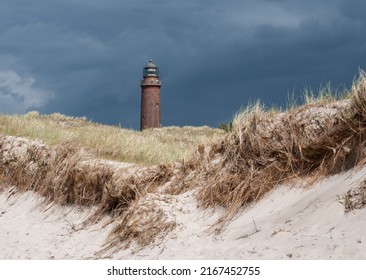 Blick auf das alte Leuchthaus Darss bei Prerow an der Ostsee in Deutschland