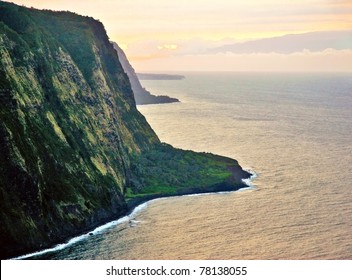 View On Sunset In The Ocean. Big Island. Hawaii