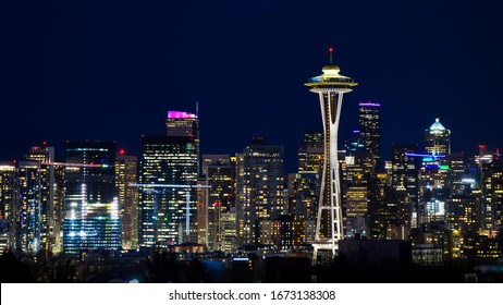 View onto the skyline of Seattle, Washington, taken from the Kerry Park. The skyline of Seattle is characterised by the eye-catching Space Needle observation tower.
