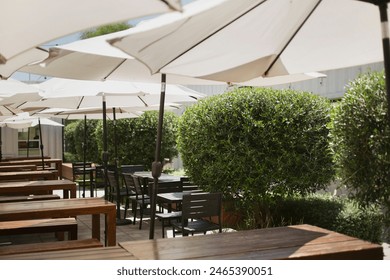 A view of an outside dining area.