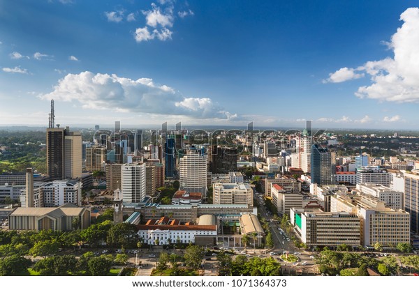 ケニアのナイロビのビジネス街 市役所や現代の高層ビル 街並みを見ることができます の写真素材 今すぐ編集