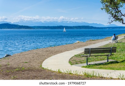 A view of the Puget Sound with the Olympic Mountains.
